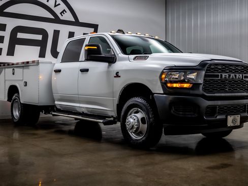 Used 2024 RAM 3500 Tradesman w/ Safety Group image 28