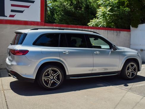 Used 2025 Mercedes-Benz GLS 450 4MATIC w/ AMG Line Exterior image 9