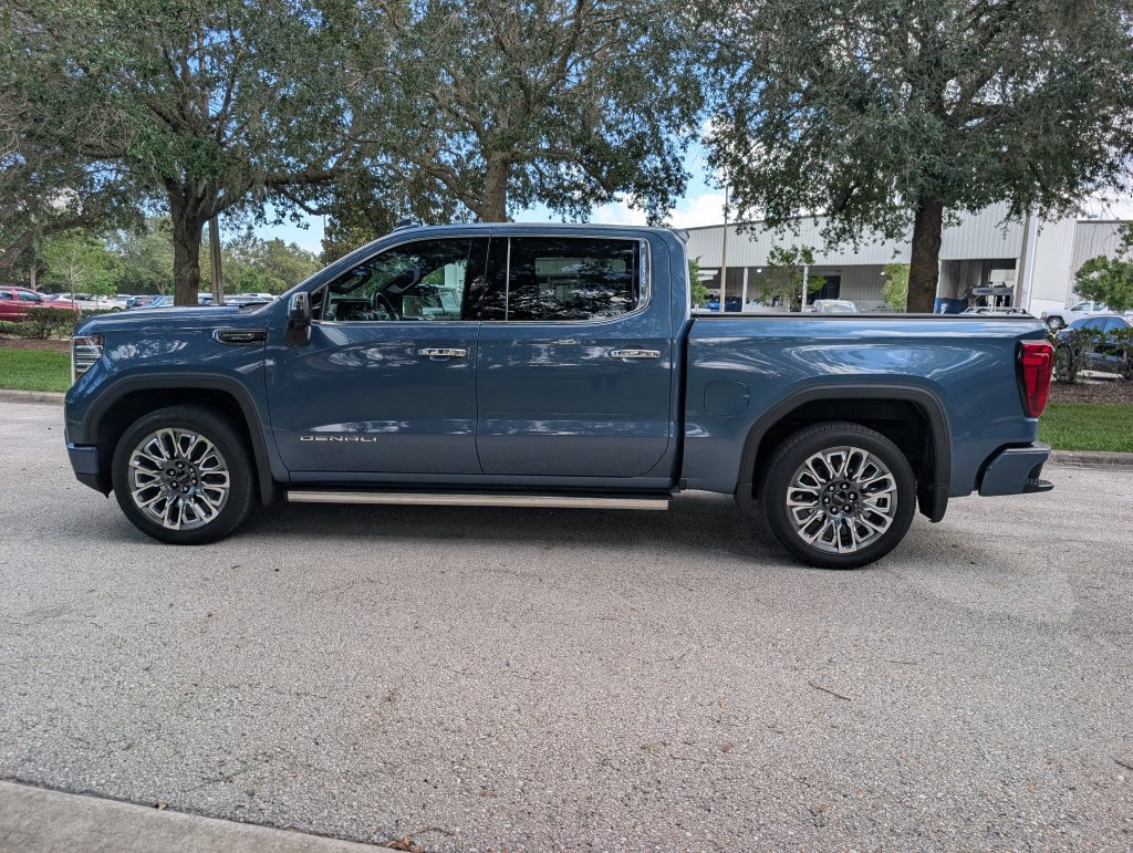 Used 2025 GMC Sierra 1500 Denali Ultimate AWD/4WD image 5