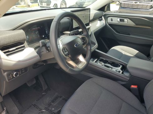 Used 2025 Ford Explorer Active RWD image 18