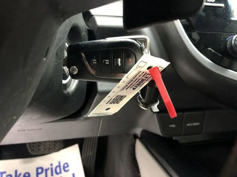 Used 2020 Toyota Camry SE image 29