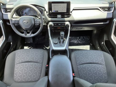 Used 2025 Toyota RAV4 XLE AWD/4WD image 9