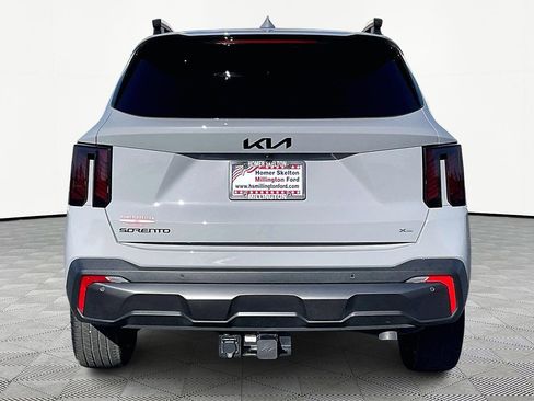 Used 2025 Kia Sorento SX image 4