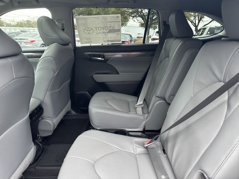 New 2026 Toyota Highlander Limited image 24
