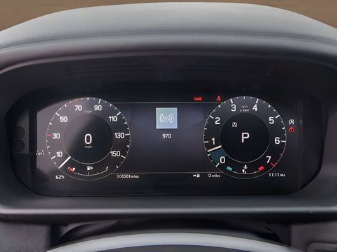 Used 2024 Land Rover Discovery Metropolitan Edition AWD/4WD image 11