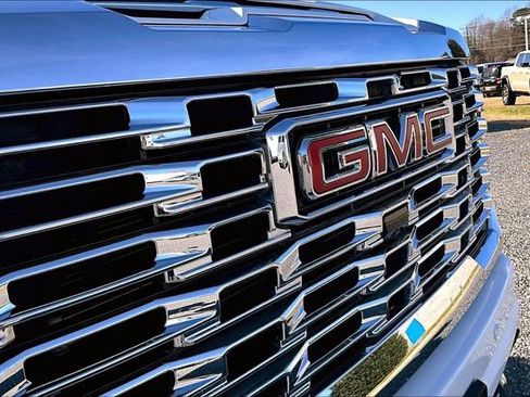 Used 2025 GMC Sierra 3500 Denali w/ Denali Reserve Package image 32