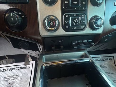 Used 2014 Ford F250 Lariat w/ Lariat Interior Package image 18