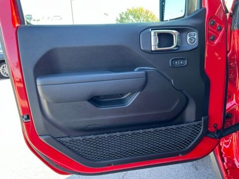 Certified 2025 Jeep Wrangler Sport S image 10