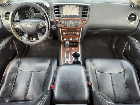 Used 2017 Nissan Pathfinder Platinum w/ Family Entertainment Package image 22