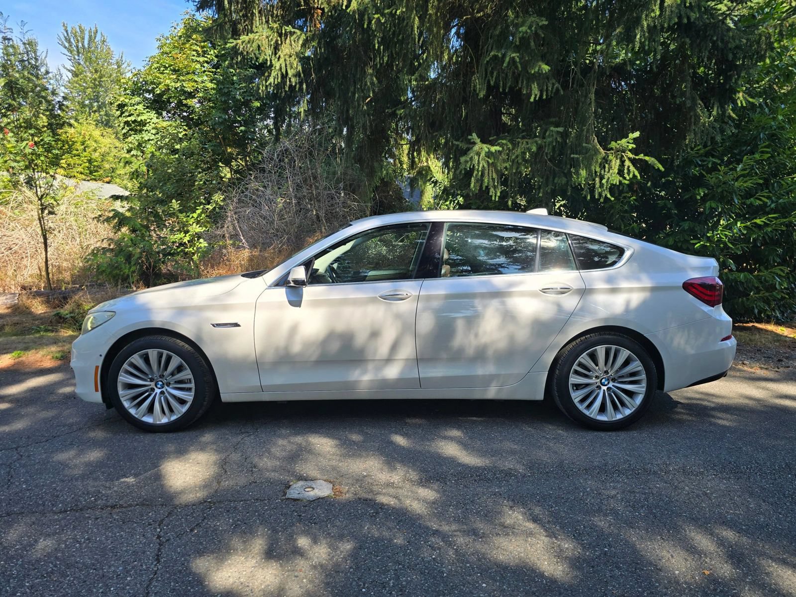 Used 2015 BMW 535i Gran Turismo xDrive AWD/4WD image 2