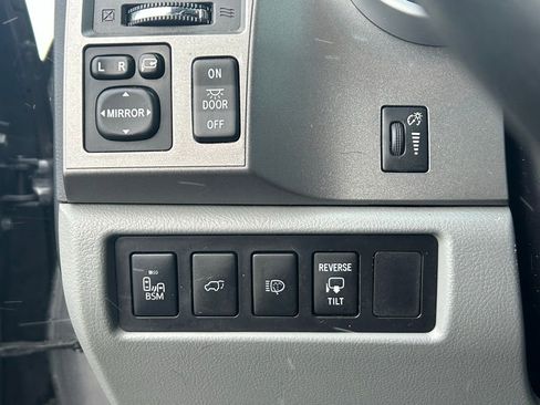 Used 2015 Toyota Sequoia Platinum image 16