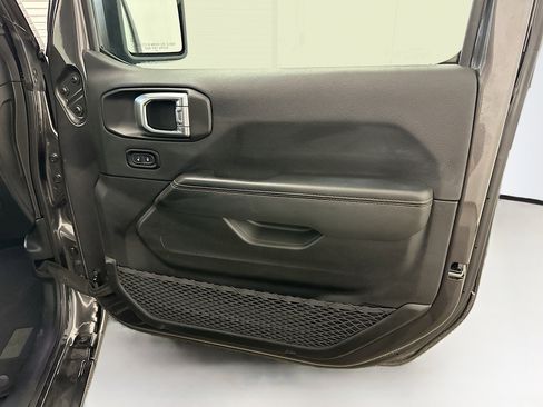 Used 2025 Jeep Wrangler Unlimited Sahara w/ Safety Group AWD/4WD image 32