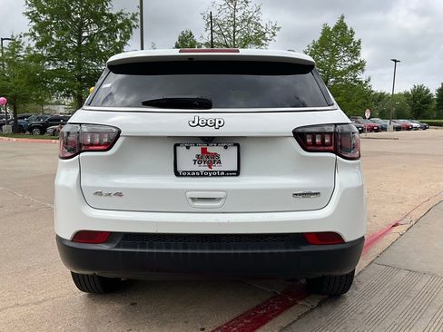 Used 2025 Jeep Compass Latitude image 7