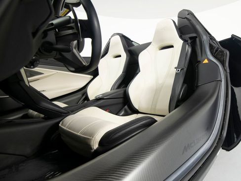 Used 2024 McLaren 750S Spider RWD image 36