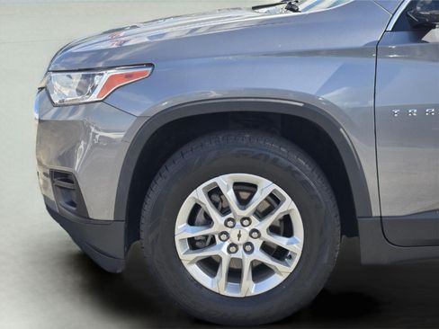 Used 2018 Chevrolet Traverse LS FWD image 9