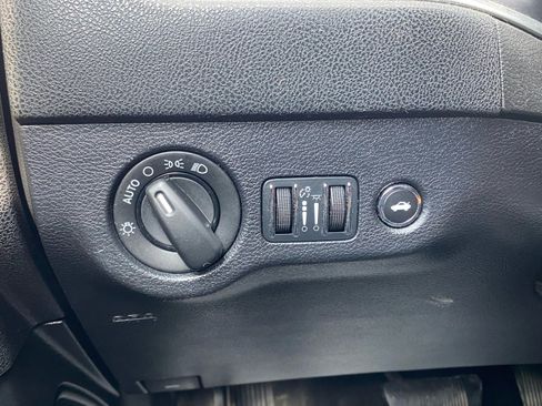 Used 2015 Dodge Charger SE w/ Sport Appearance Group image 19