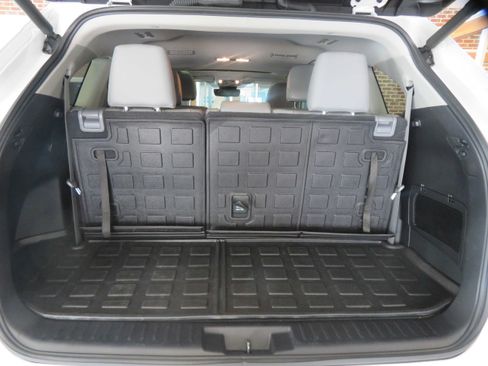 Used 2023 Toyota Highlander XLE FWD image 57