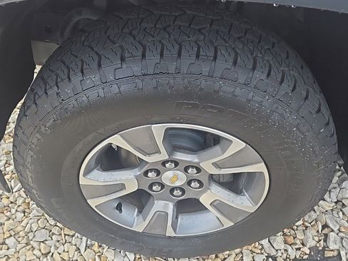 Used 2017 Chevrolet Colorado Z71 image 9