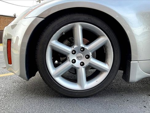 Used 2004 Nissan 350Z Touring image 10