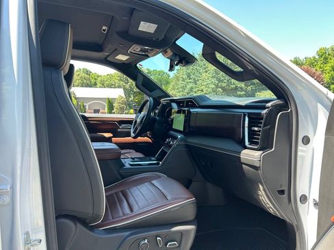 Used 2024 GMC Sierra 3500 Denali Ultimate AWD/4WD image 50