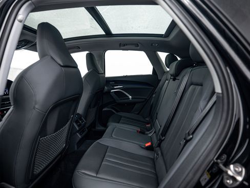 New 2025 Audi Q5 Prestige image 16