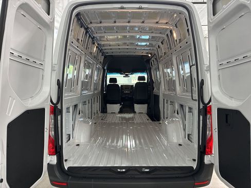 New 2025 Mercedes-Benz Sprinter 2500 image 7