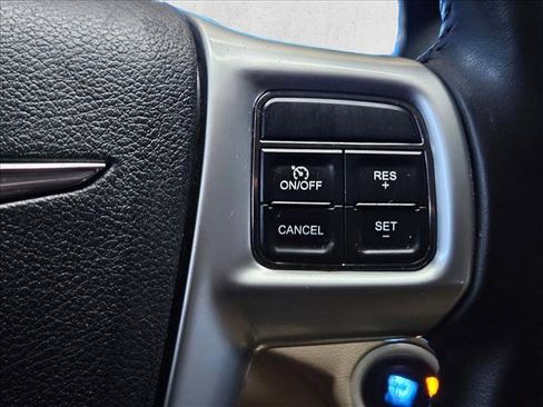 Used 2011 Chrysler 300 Limited RWD image 23