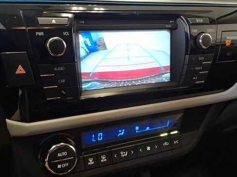 Used 2015 Toyota Corolla LE FWD image 14
