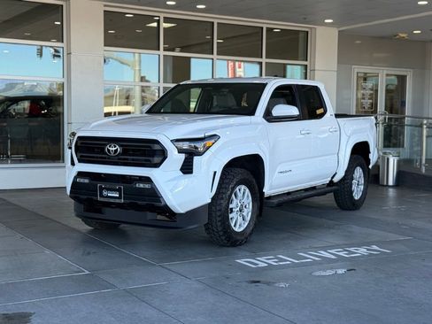 Used 2024 Toyota Tacoma SR5 RWD image 2