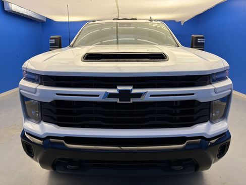 Used 2024 Chevrolet Silverado 2500 Custom w/ Custom Value Package AWD/4WD image 3