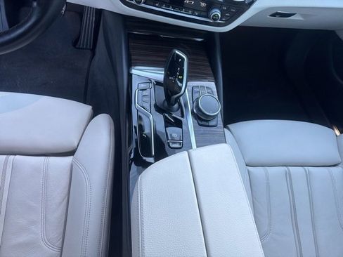 Used 2022 BMW 540i xDrive w/ Premium Package image 22