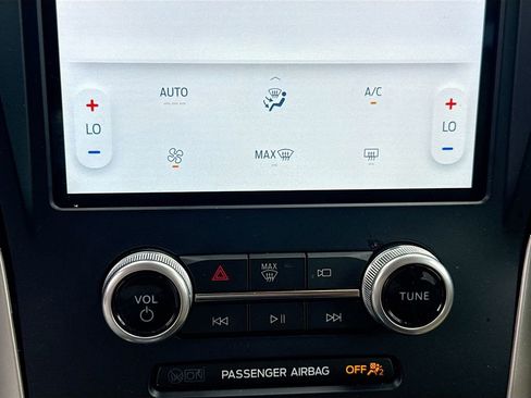 Used 2023 Ford Edge SE AWD/4WD image 17