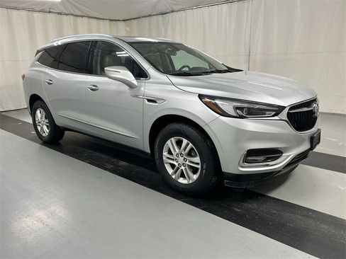 Used 2020 Buick Enclave Essence image 2
