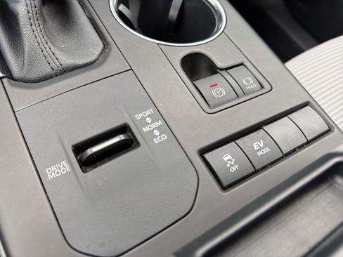 Used 2021 Toyota Highlander LE image 23