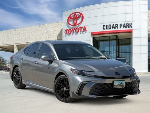 Used 2026 Toyota Camry SE w/ Convenience Package FWD image 1