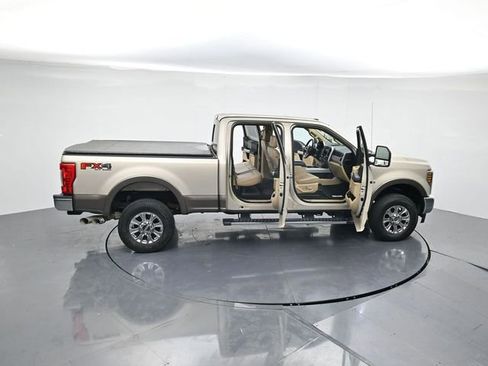 Used 2018 Ford F250 Lariat w/ Chrome Package image 44