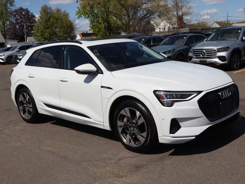 Used 2021 Audi e-tron Premium w/ Convenience Plus Package AWD/4WD image 3