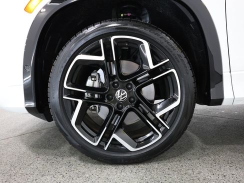 Used 2025 Volkswagen Tiguan SEL R-Line AWD/4WD image 5