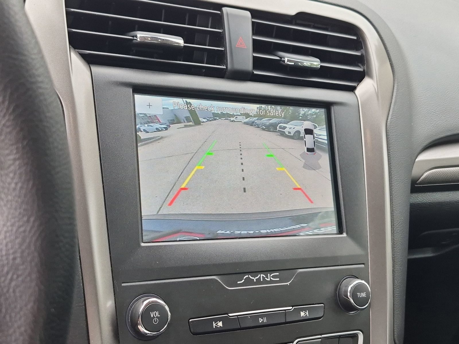Used 2020 Ford Fusion SE FWD image 24