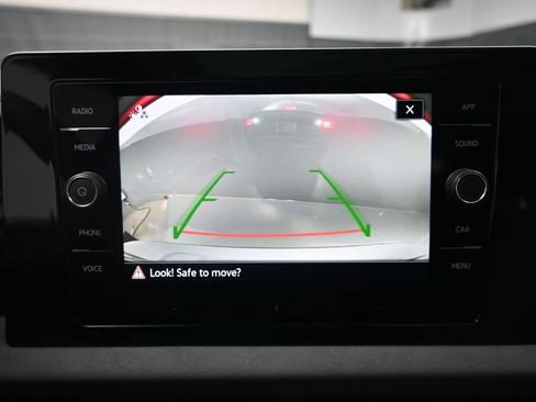 Used 2025 Volkswagen Jetta SE image 12