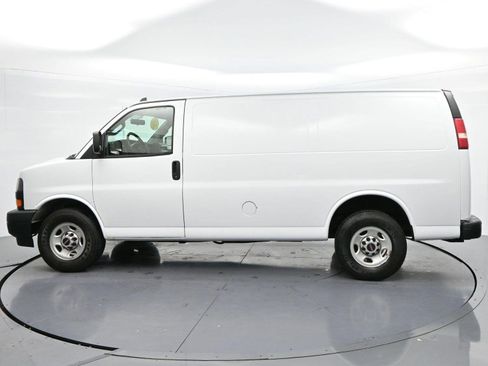 Used 2018 GMC Savana 2500 w/ Enhanced Convenience Package RWD image 5
