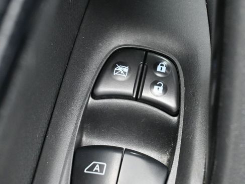 Used 2019 Nissan Rogue SL w/ Premium Package image 12