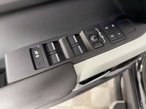 Used 2023 Land Rover Defender 110 S image 19