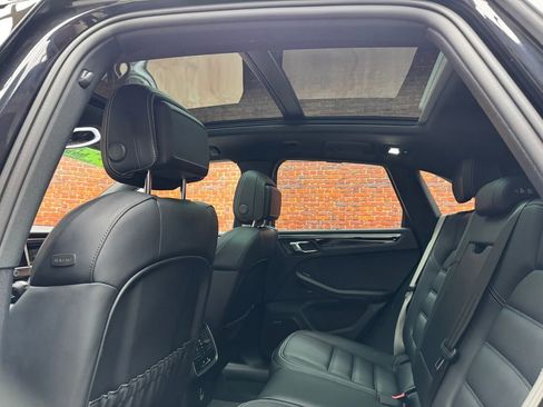 Used 2024 Porsche Macan S AWD/4WD image 3