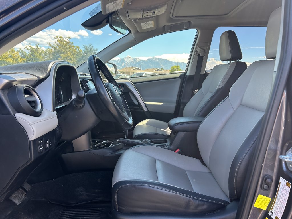 Used 2018 Toyota RAV4 Limited FWD image 24