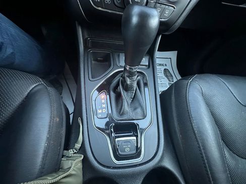 Used 2020 Jeep Cherokee Limited FWD image 27