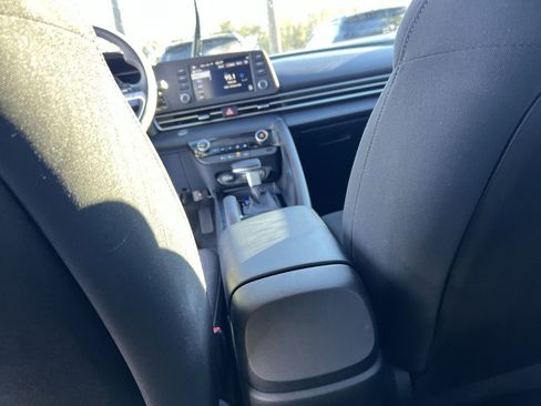 Used 2023 Hyundai Elantra SEL image 31