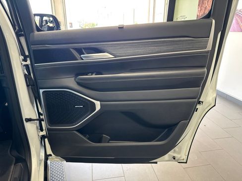 Used 2024 Jeep Wagoneer Series II w/ Convenience Group I AWD/4WD image 55