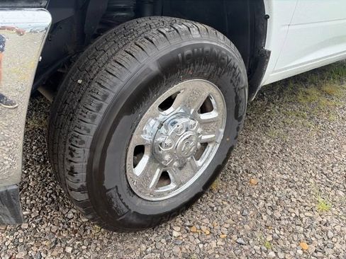 Used 2024 RAM 2500 Tradesman w/ Chrome Appearance Group AWD/4WD image 4