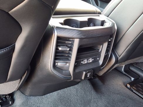 Used 2024 RAM 1500 Laramie AWD/4WD image 31